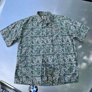 Vintage Tori Richard Honolulu Hawaii Green and white floral Hawaiian shirt